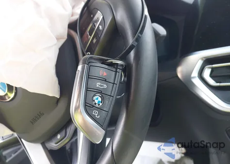 2021 BMW 330I xDrive z USA, uszkodzony, nr VIN 3MW5R7J0XM8C01545